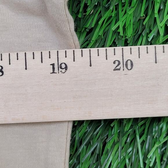 Hello-Kitty Crop-Top Shirt Womens M/L 19x17 Sanrio Spellout Ivory - Picture 9 of 14